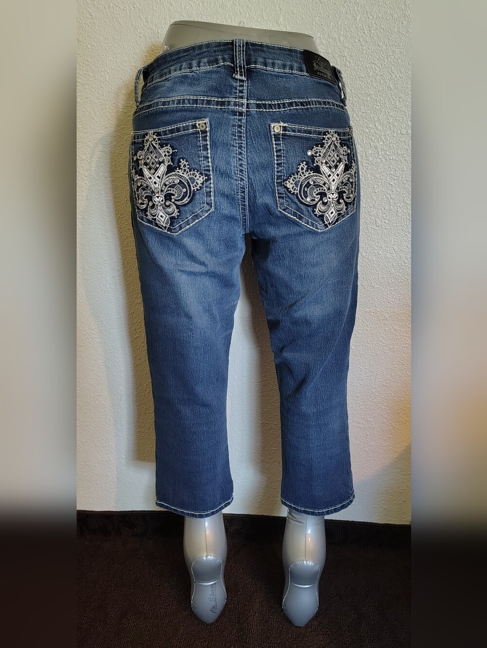 Love Indigo Dark Blue Fade Cropped Capris Embroidered Bling Denim Jeans Women 10